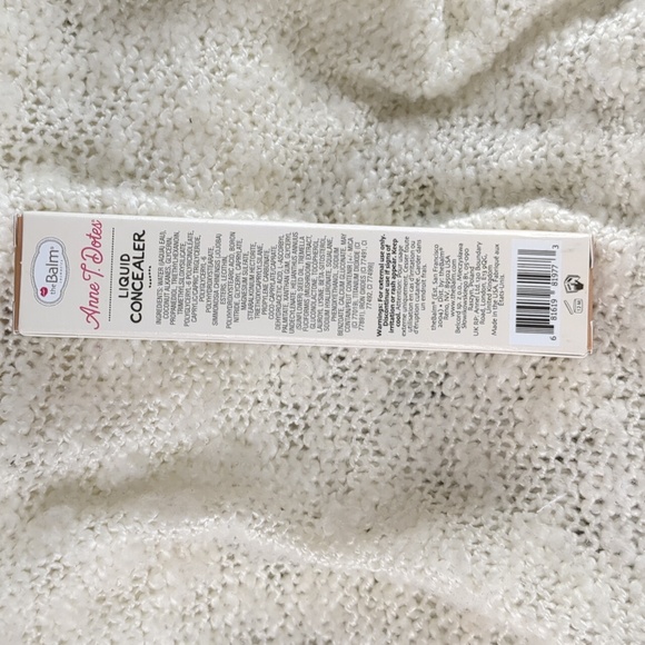theBalm Cosmetics Anne T. Dotes Liquid Concealer in #22 Light to Medium, 9g/0.32 - Picture 10 of 11